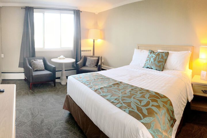 Room 4 of 12
