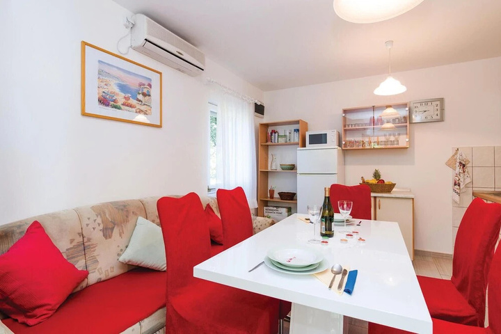Amazing Home in Privlaka With 4 Bedrooms and Wifi