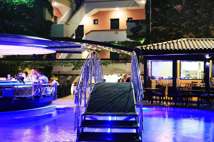 Pool Hotel