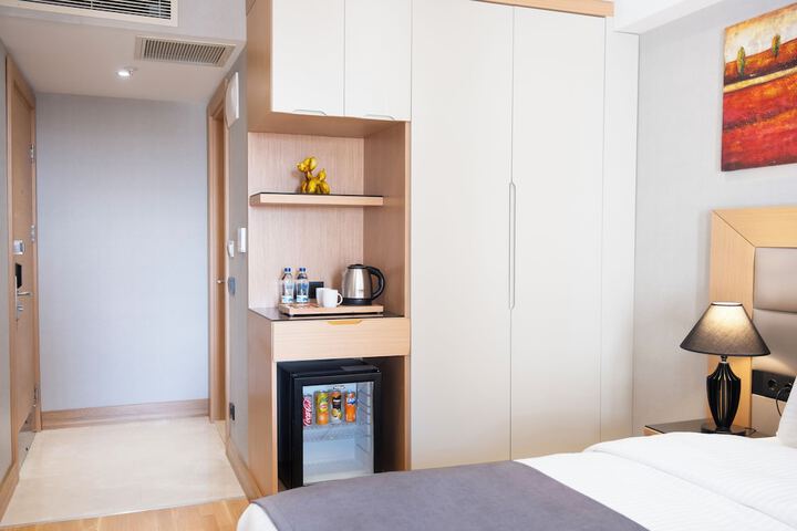 Room 12 of 63