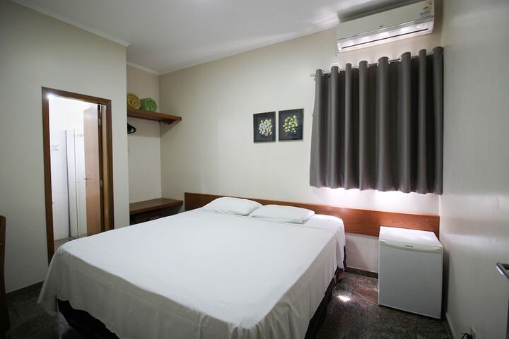 Room 21 of 183