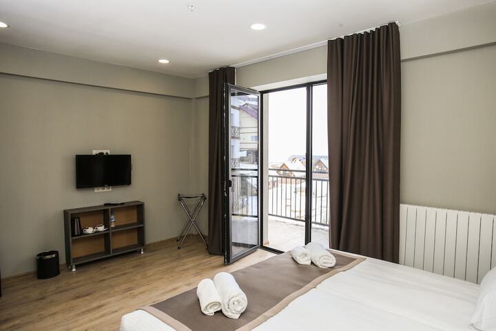 Room 8 of 18