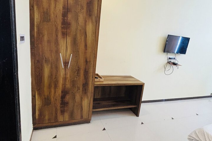 Room 11 of 41