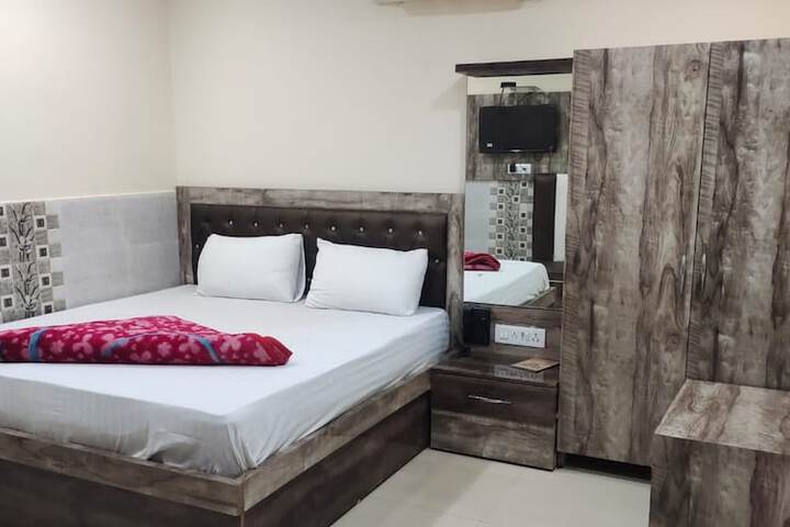 Room 2 of 18