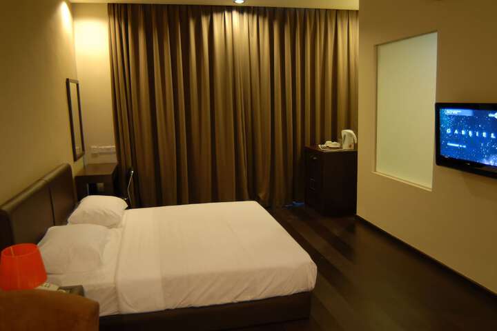 Room 9 of 60