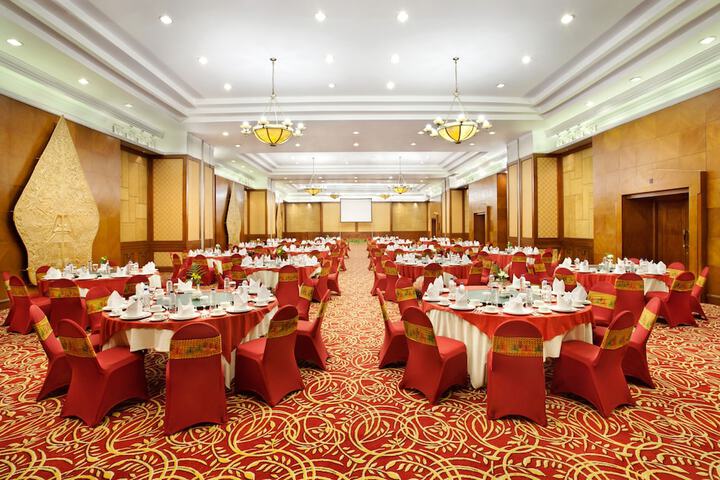 Ballroom/Hall 50 of 68