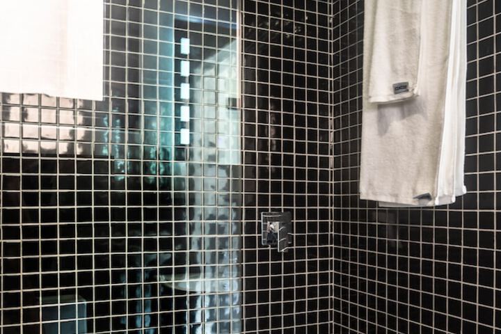 Room 8 of 27