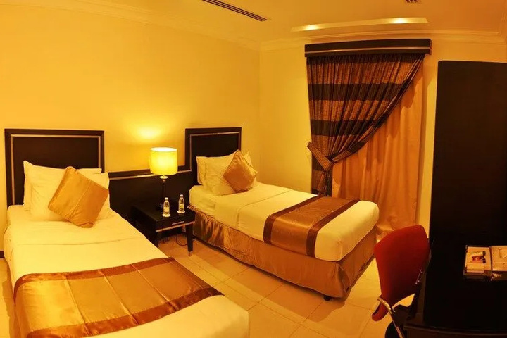Room 7 of 11