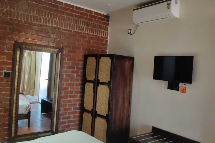 Room 13 of 72
