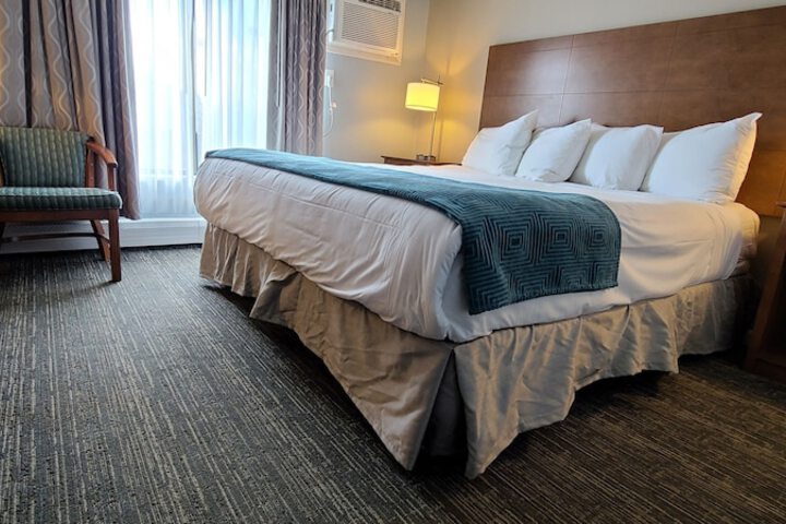 Deluxe King Bed (14 of 20)