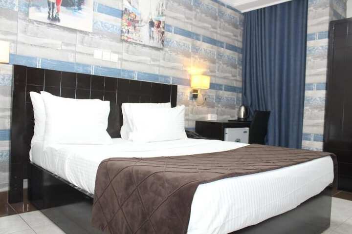 Room 2 of 38