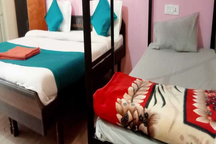 Room 32 of 46