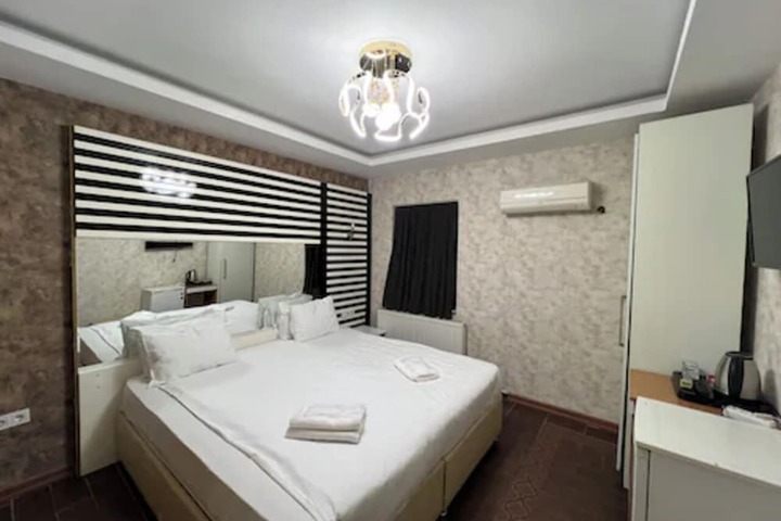 Room 32 of 74