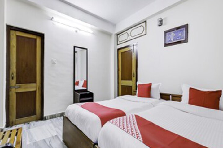 Room 13 of 18