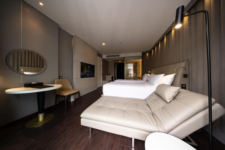 Room 28 of 144