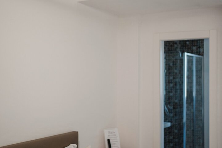 Room 48 of 122