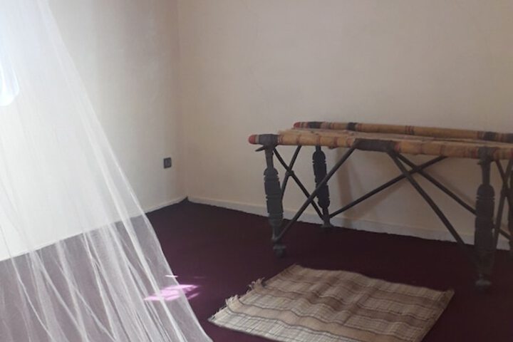 Room 6 of 12