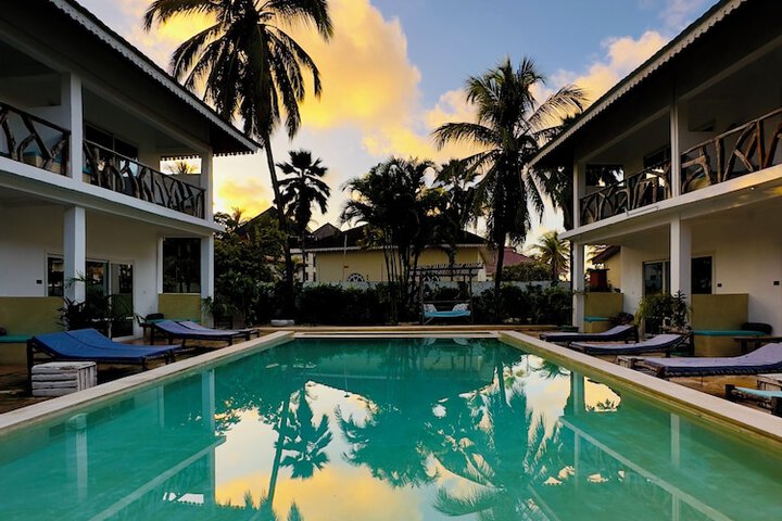 Pool 24 of 42