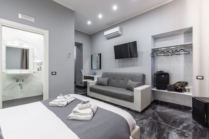 Room 9 of 93
