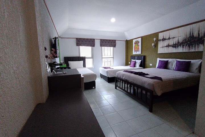 Room 19 of 83