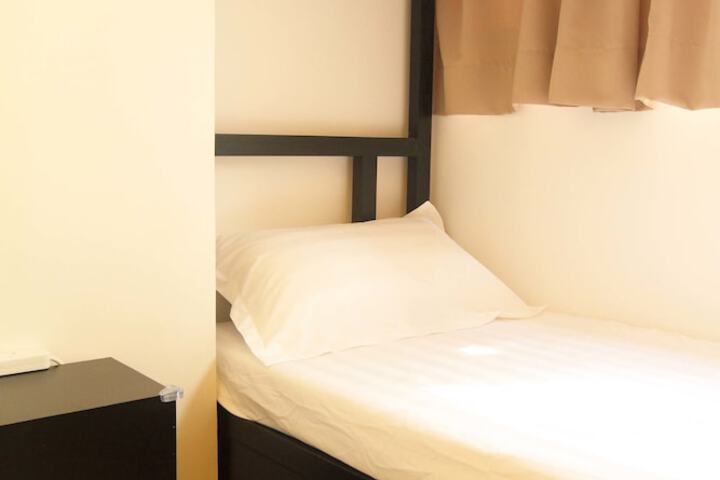 Room 18 of 33