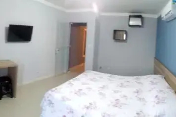 Room 5 of 12