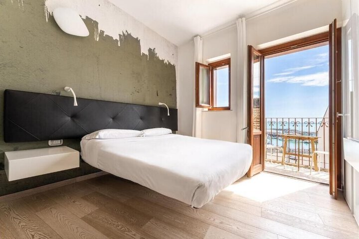 Room 21 of 42