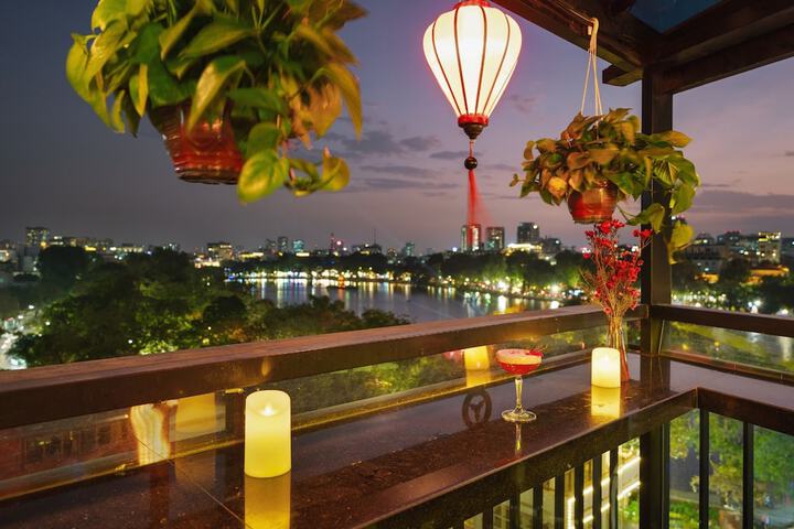 Bella Premier Hotel & Rooftop Skybar