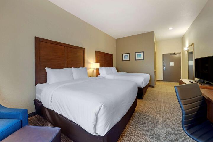 2 Queen Beds Accessible (2 of 8)