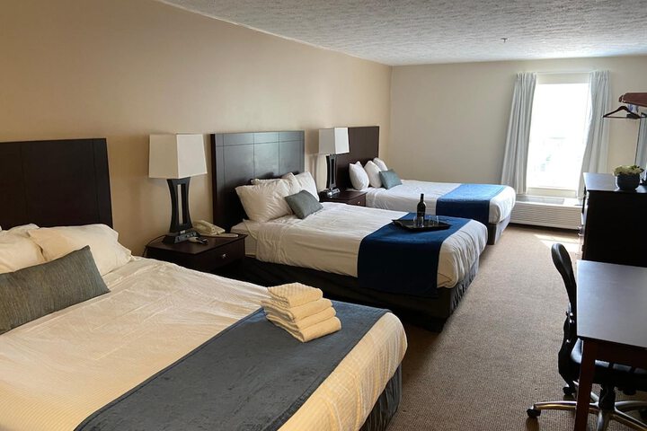 Room 2 of 83