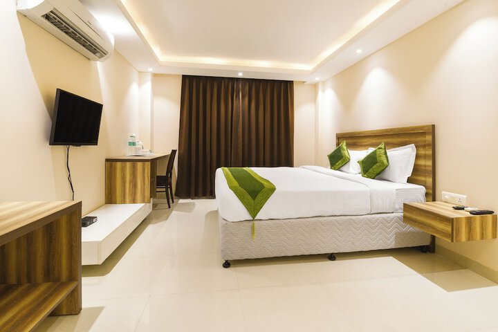 Room 9 of 25