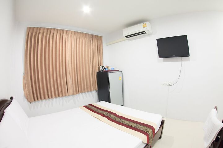 Room 10 of 34
