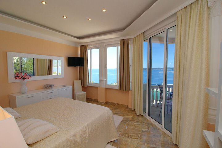 Room 40 of 111