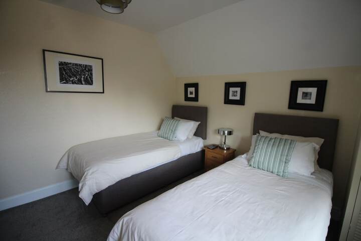 Room 4 of 77