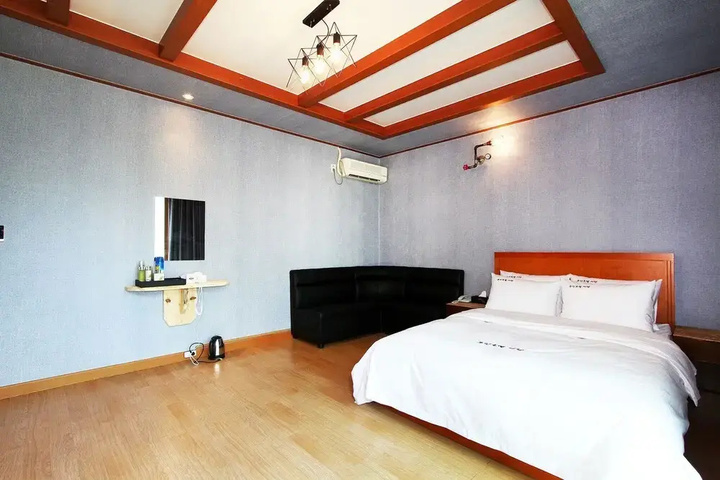 Room 3 of 18