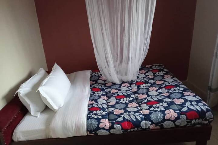 Room 4 of 11