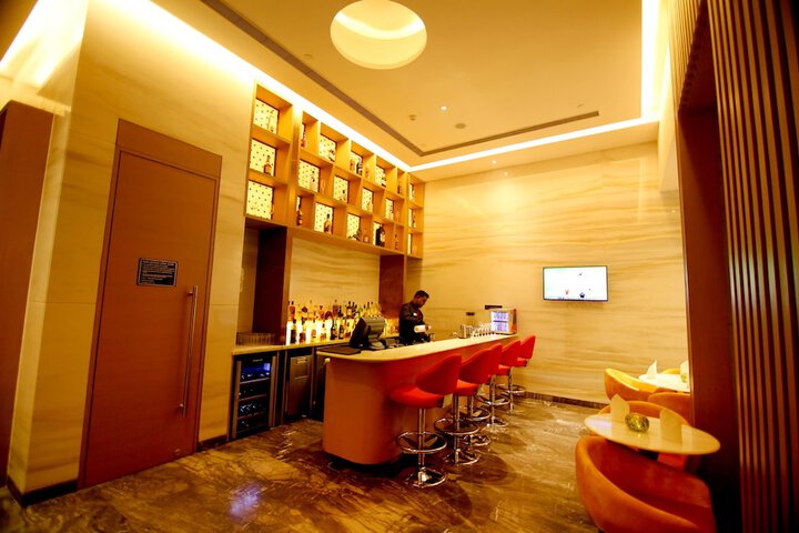 Lounge 44 of 61