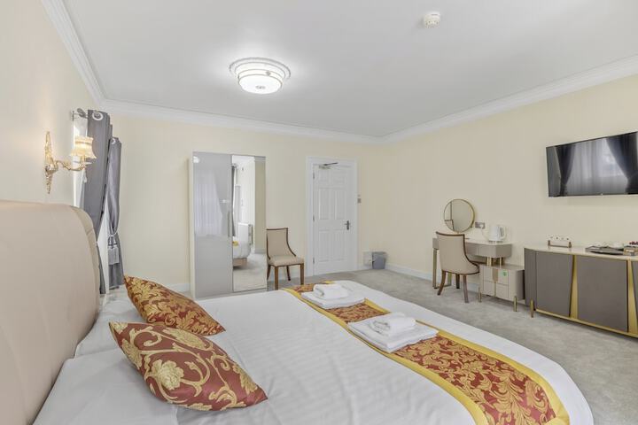 Room 42 of 90