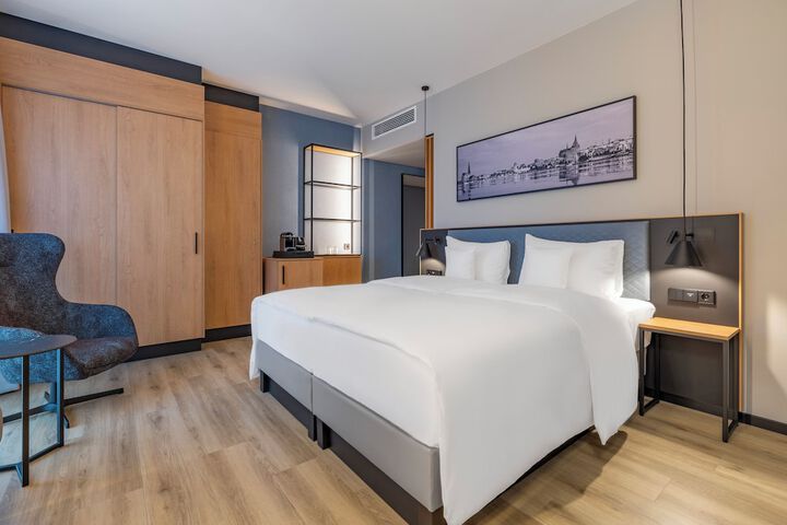 Room 15 of 73