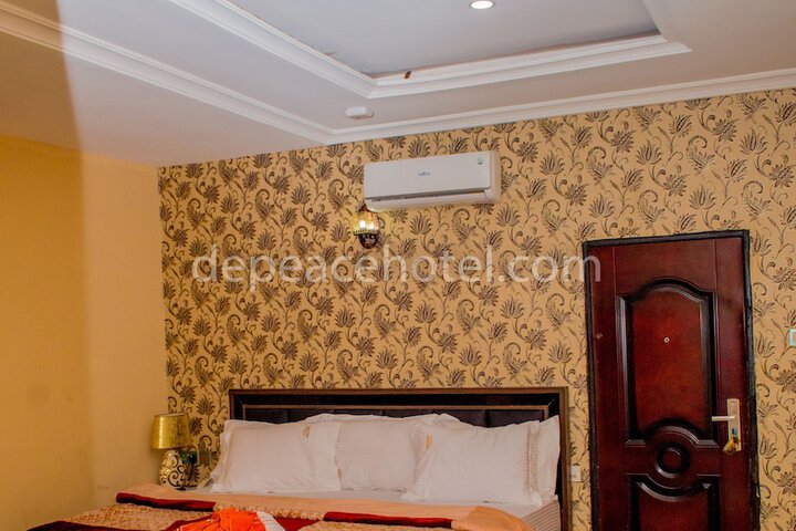 Room 15 of 27