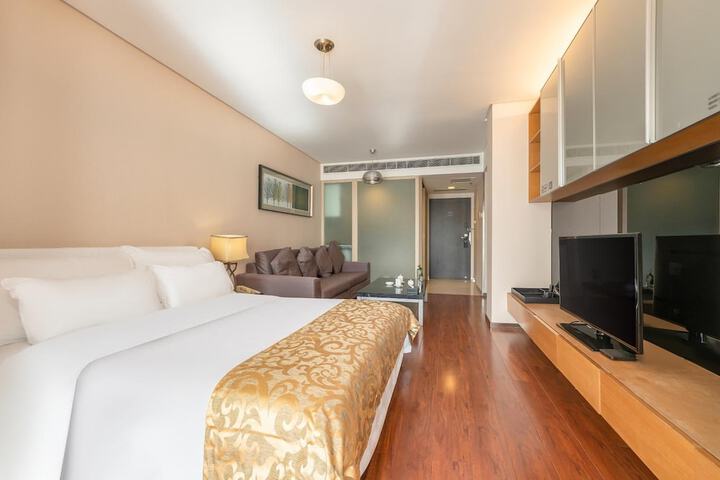 Room 14 of 36