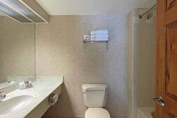 Room 16 of 34