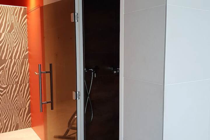 Room 21 of 34