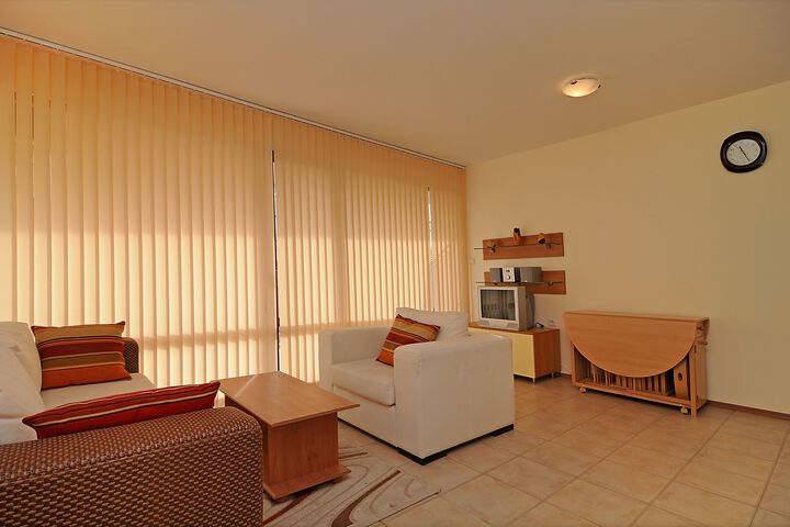 Room 9 of 30