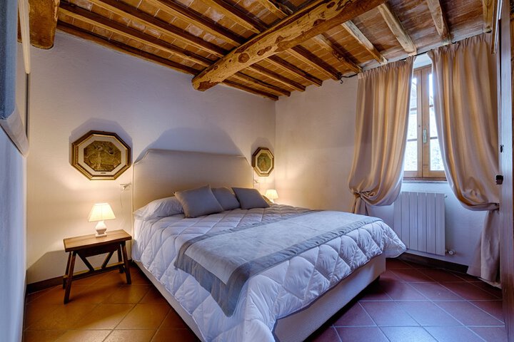 Room 5 of 173