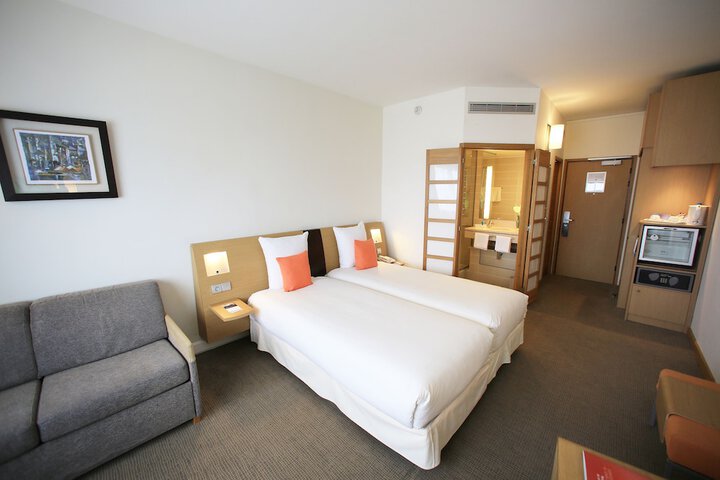 Room 6 of 133