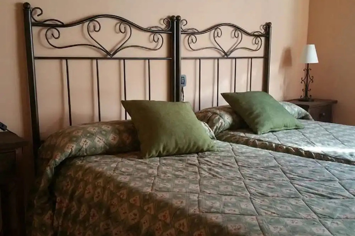 Room 4 of 11