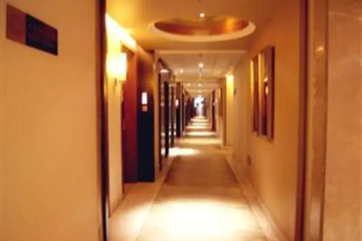 Room 7 of 12