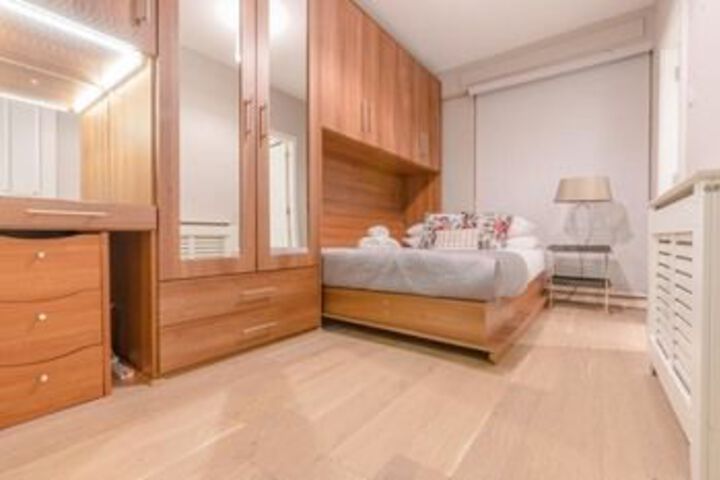 Room 9 of 28