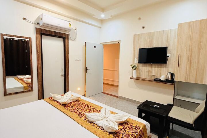 Room 9 of 19
